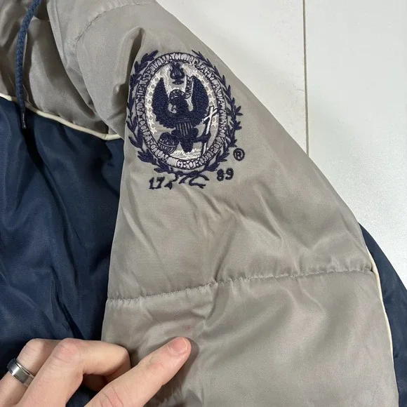 Vintage Georgetown Hoyas PRO PLAYER Puffer Coat Large Spell Out Jacket 90s Y2K